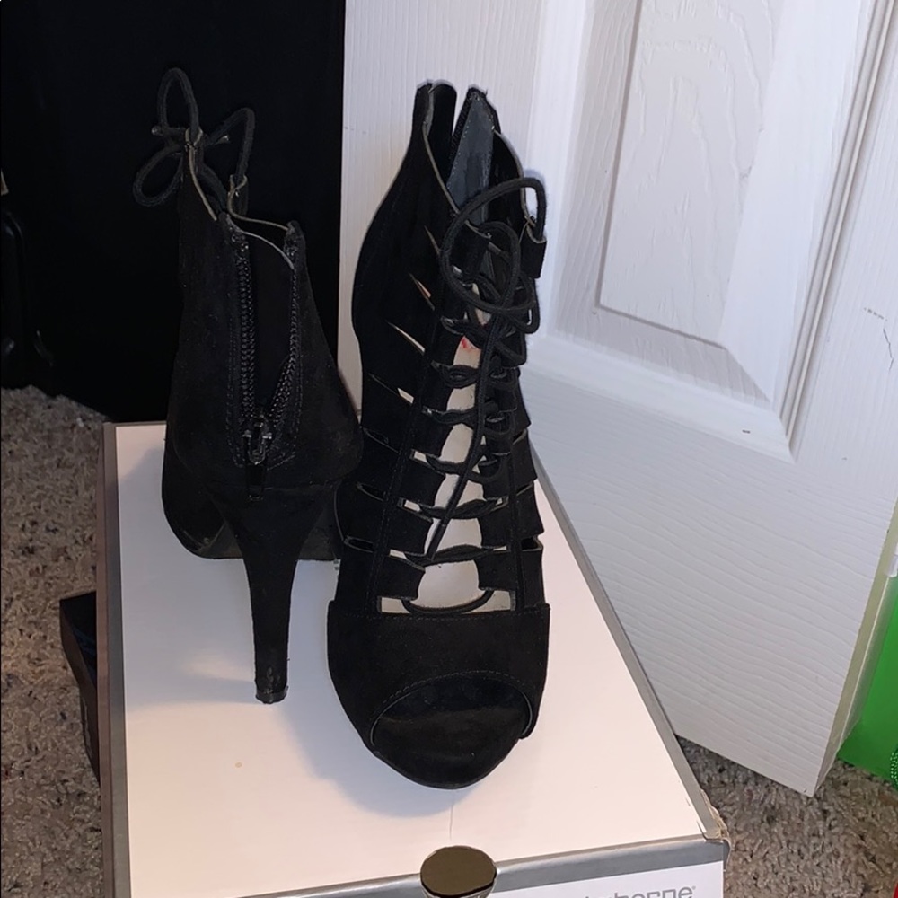 High Heels - Picture 2 of 2